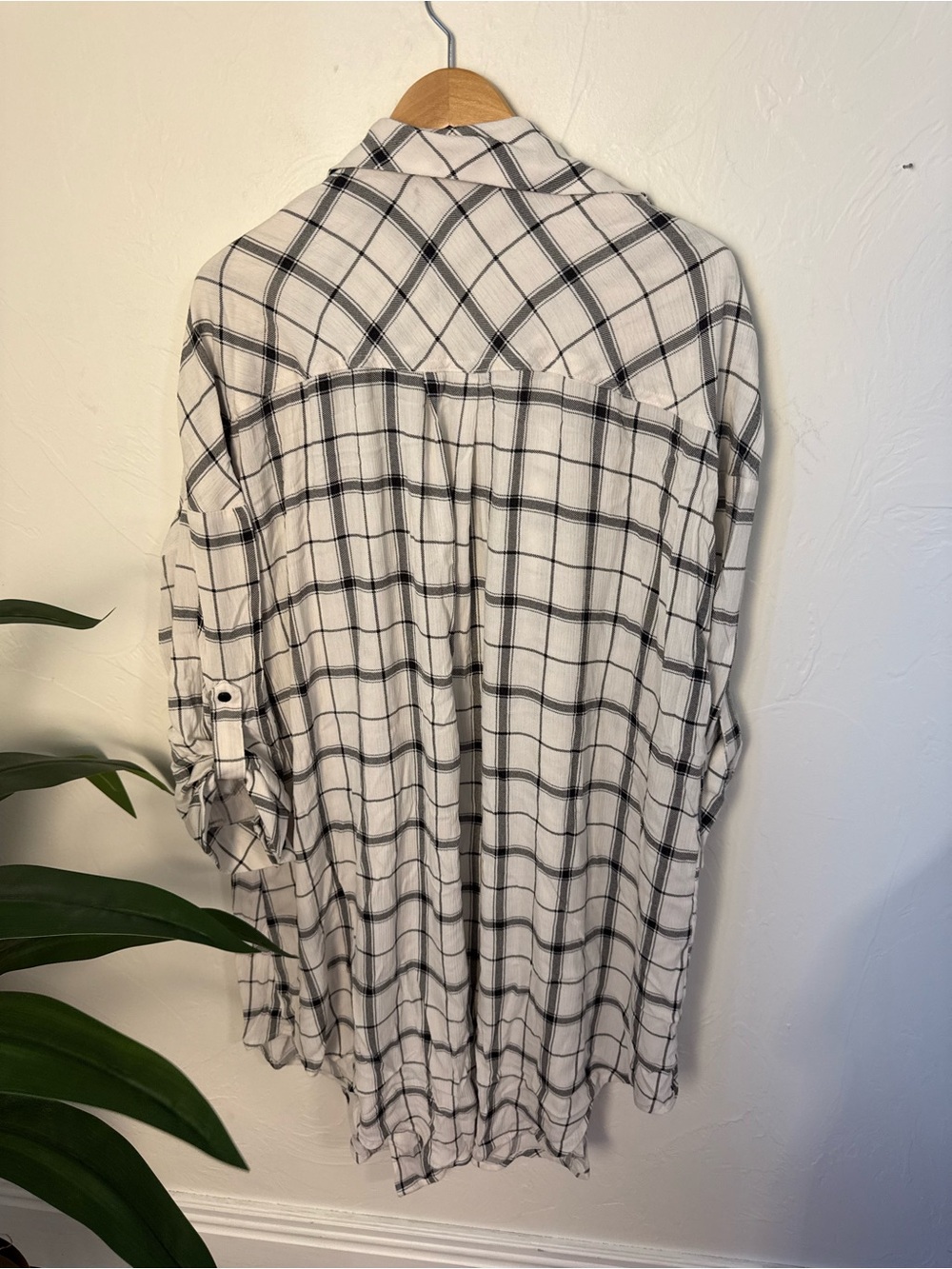 Torrid Ivory & Black Plaid Button-Up Tunic Shirt – Size 2 / 2X - Picture 5 of 5